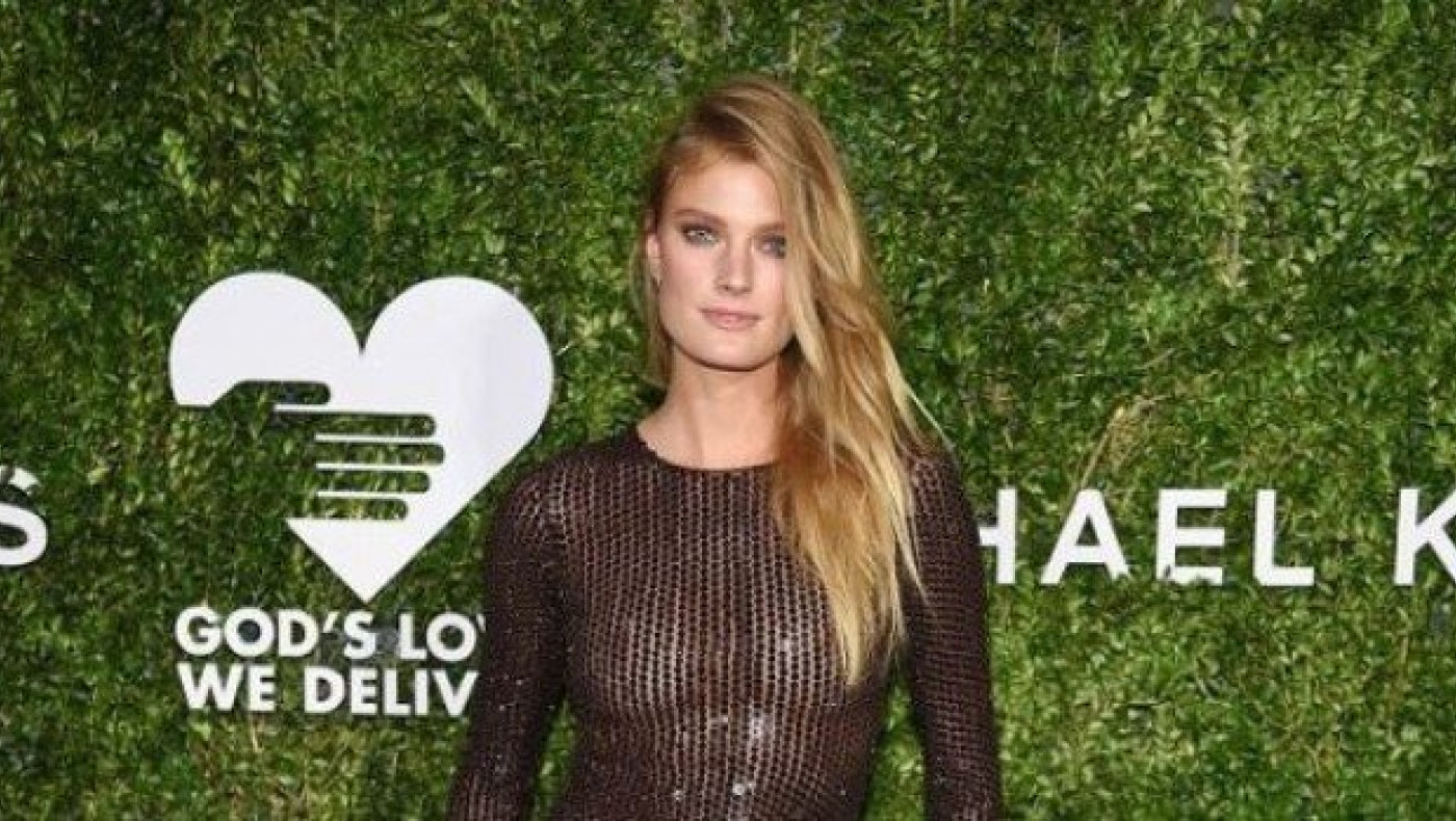 Η σιθρού φανέλα της             Κονστάνς Γιαμπλόνσκι (pics)