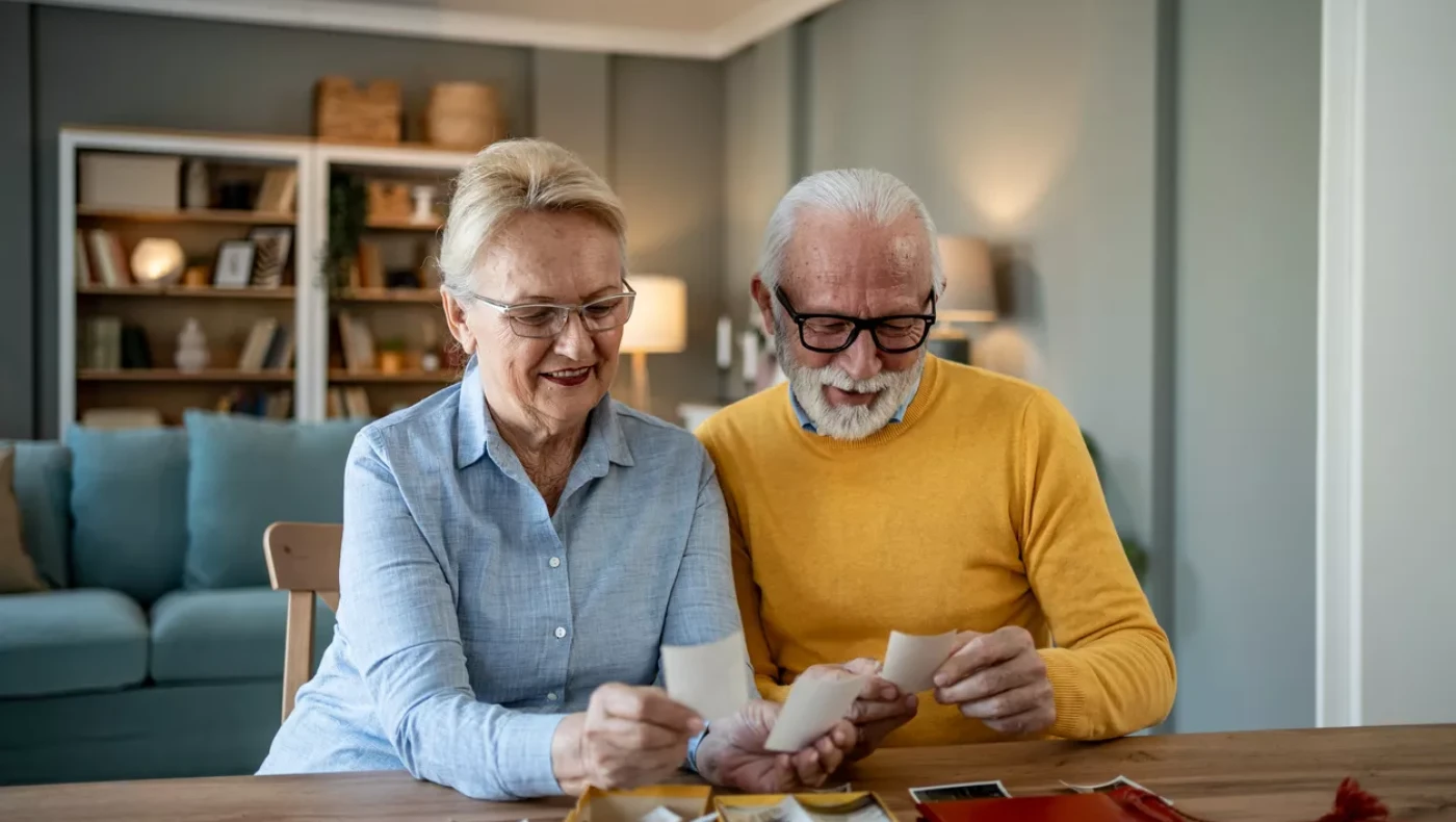 Περπάτημα και Νόσος Αλτσχάιμερ: Πώς 5.000 βήματα τη μέρα μπορούν να καθυστερήσουν την εξέλιξή της