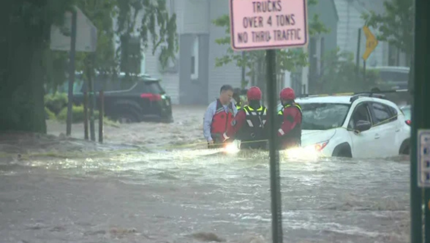 Μεγάλες πλημμύρες στη Νέα Υόρκη - Εγκλωβισμένοι σε σταθμούς του μετρό