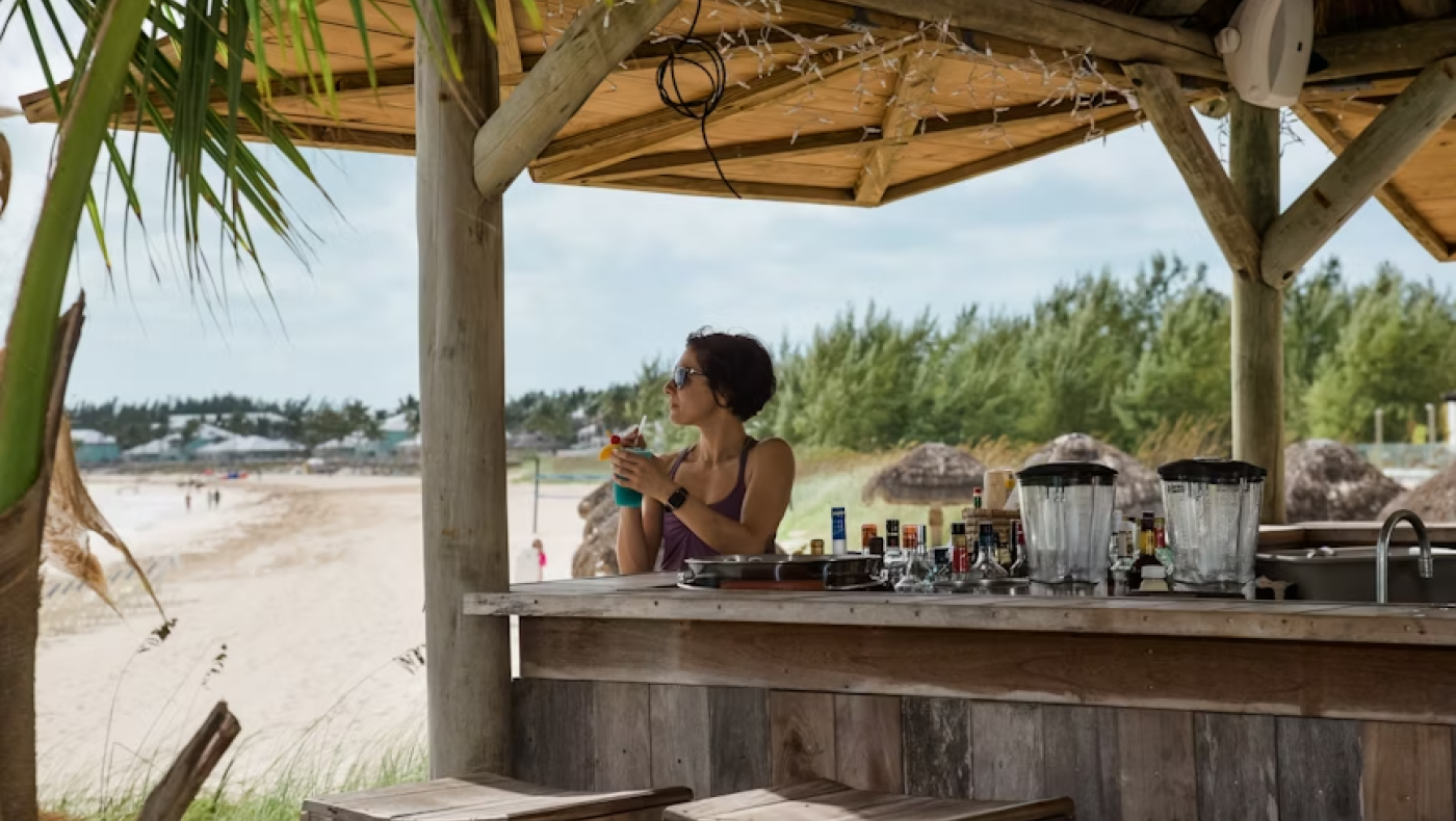 Χαλκιδική: Ιδιοκτήτης beach bar εγκατέστησε παράνομα εκατοντάδες ξαπλώστρες σε παραλία