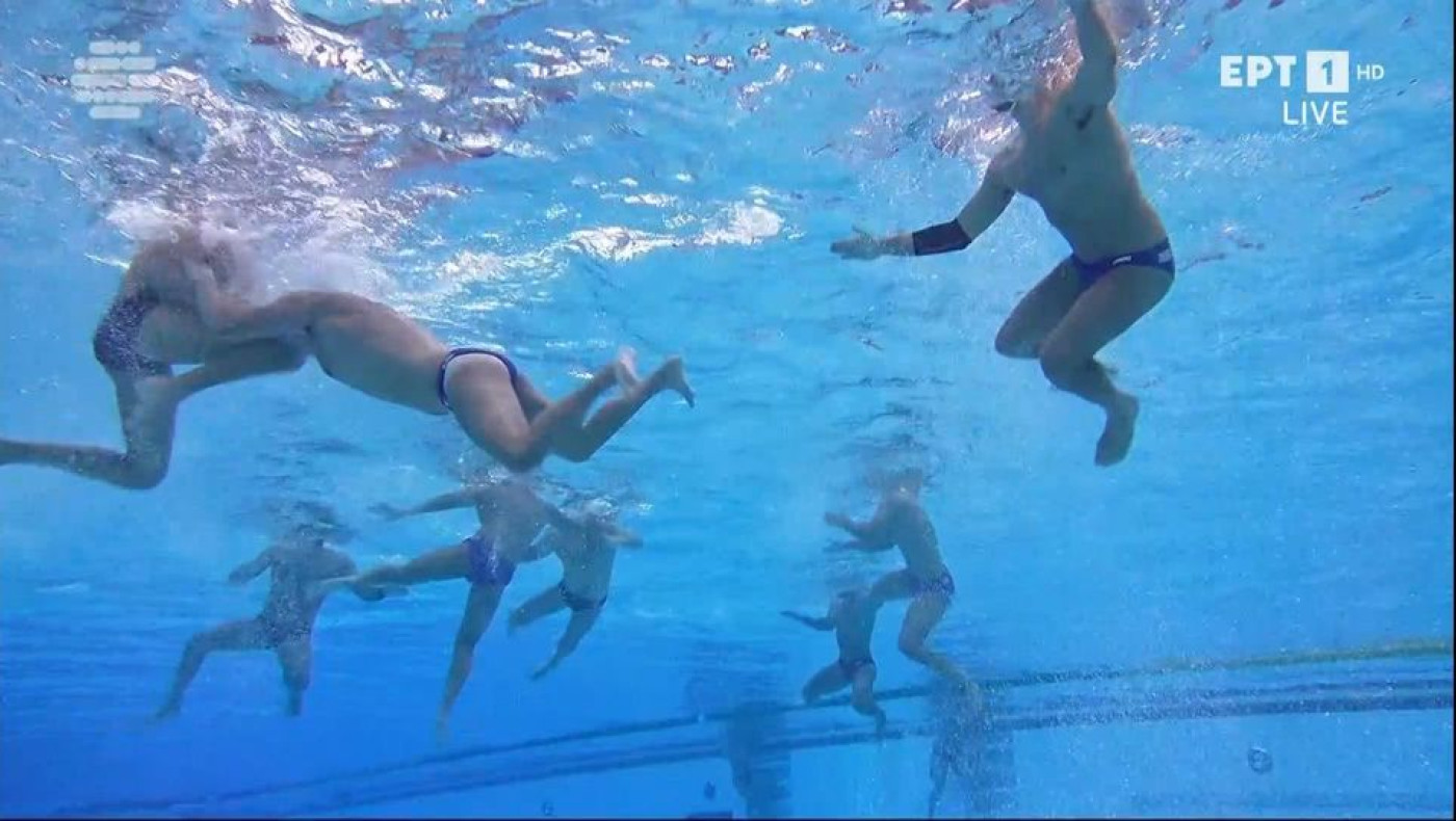 Εθνική Πόλο: Η σοκαριστική γονατιά του Ιταλού στο κεφάλι του Αργυρόπουλου