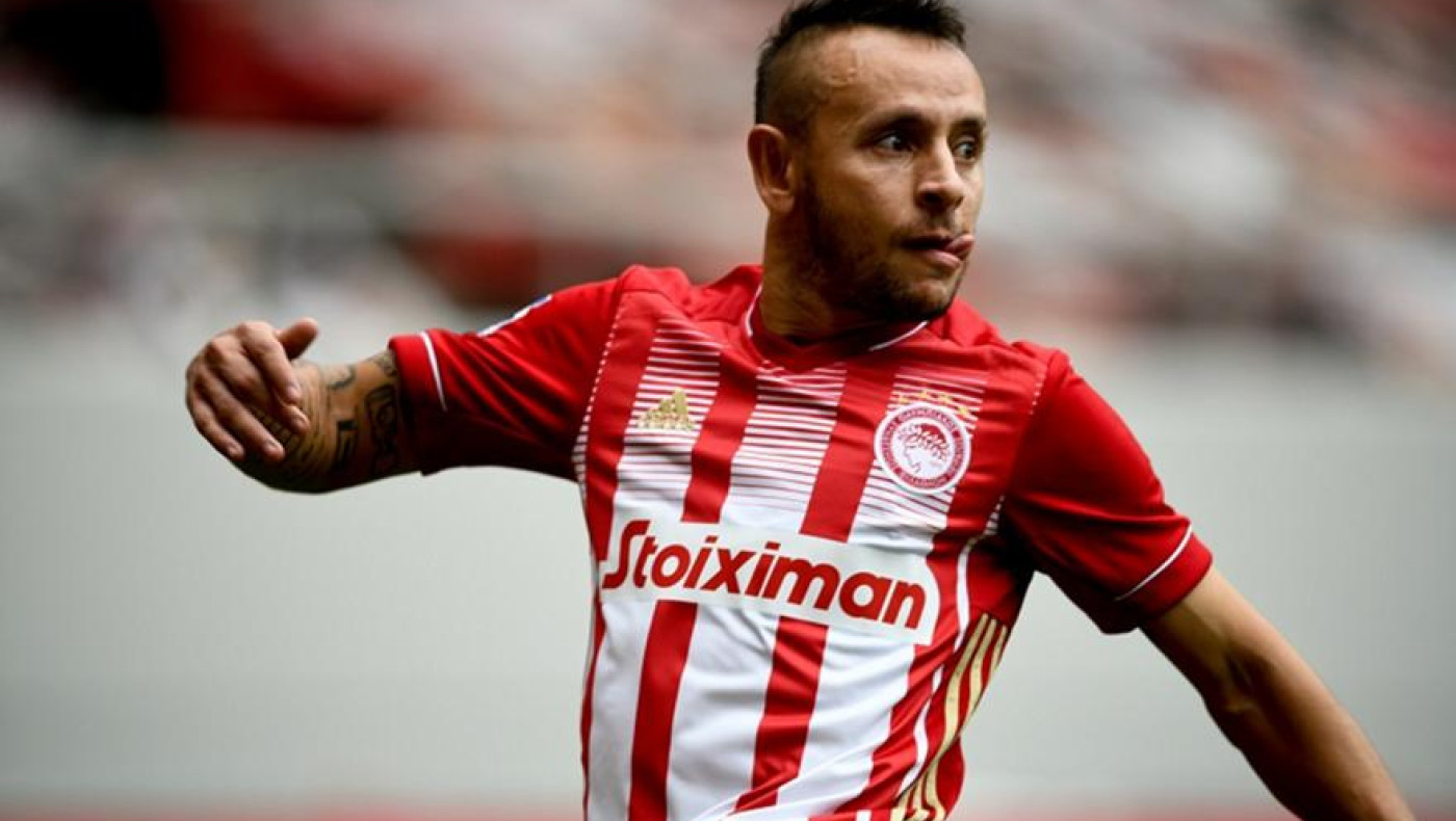 Ραφίνια: Κρεμάσε τα παπούτσια του