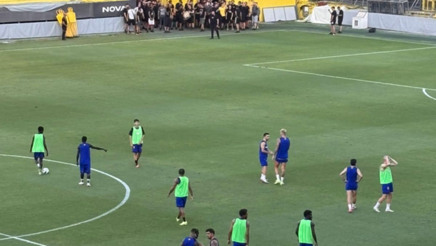 Άρης: Φίλαθλοι «ντόπαραν» τους παίκτες του Ουζουνίδη πριν τη ρεβάνς με Αράζ