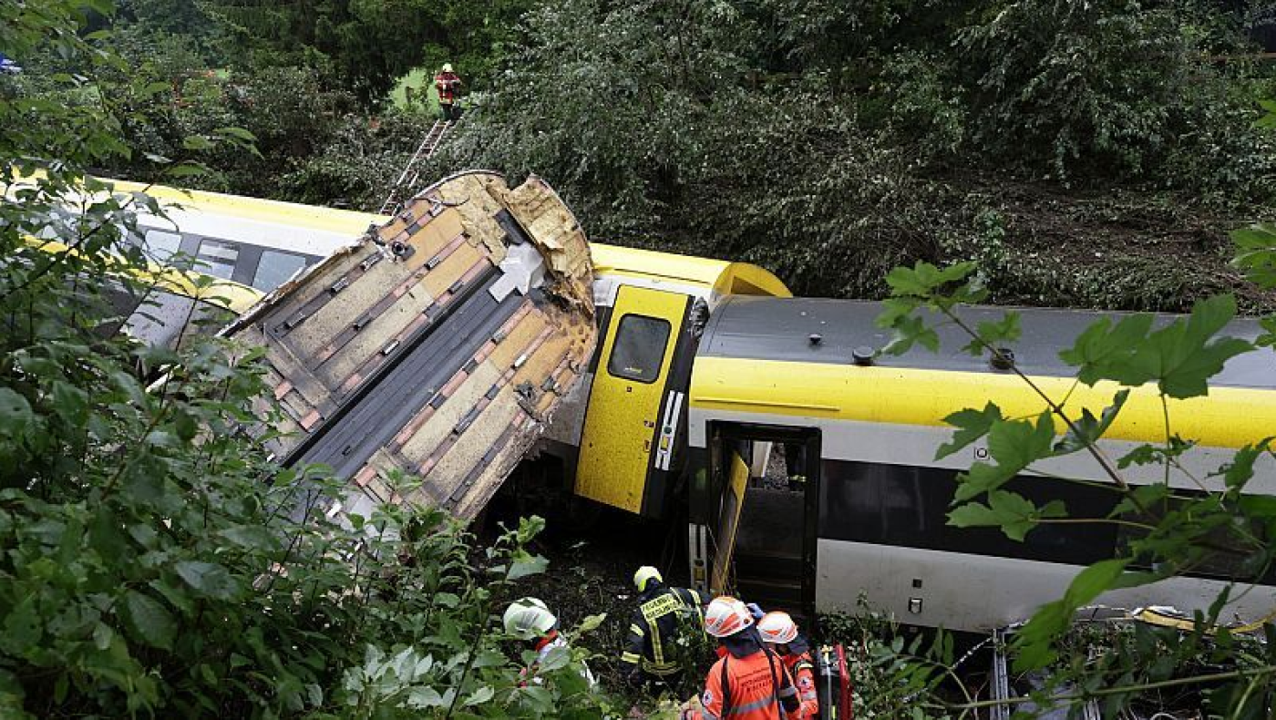 Γερμανία: Σε κατολίσθηση αποδίδεται ο εκτροχιασμός του τρένου με τους τρεις νεκρούς