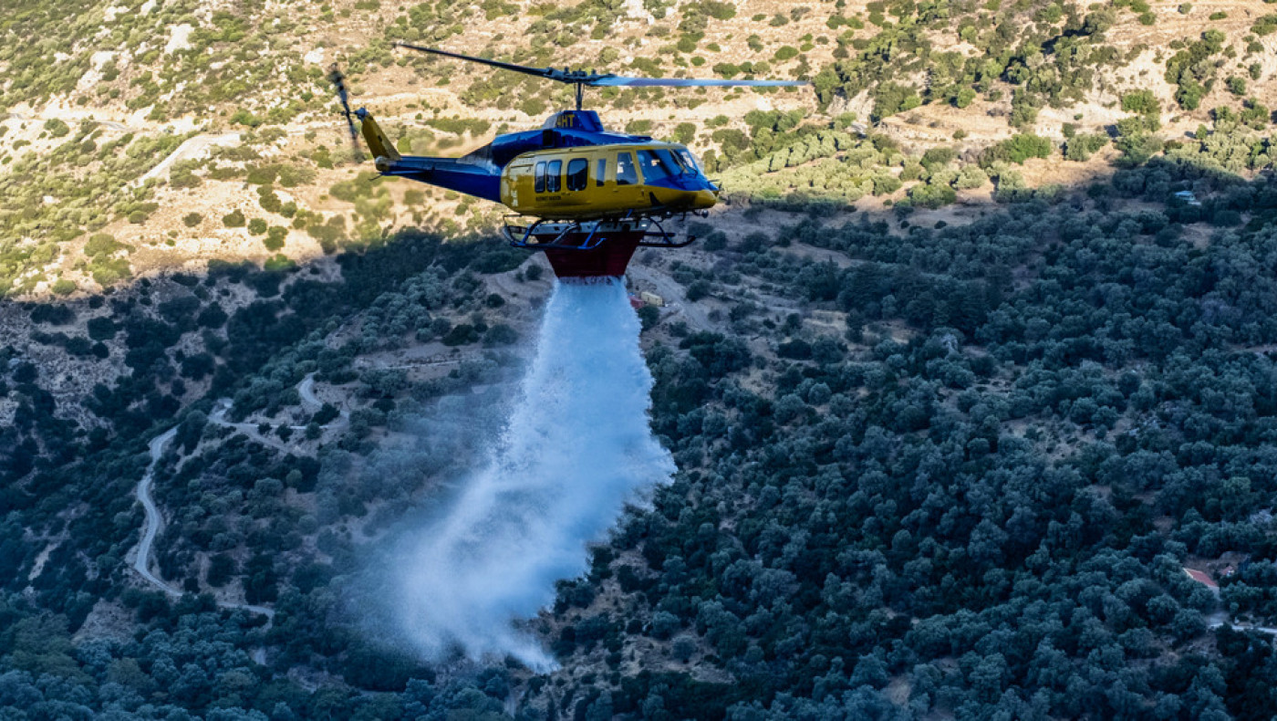 Θεσσαλονίκη: Φωτιά σε ξερά χόρτα στην Άσσηρο-Επιχειρούν και εναέρια μέσα