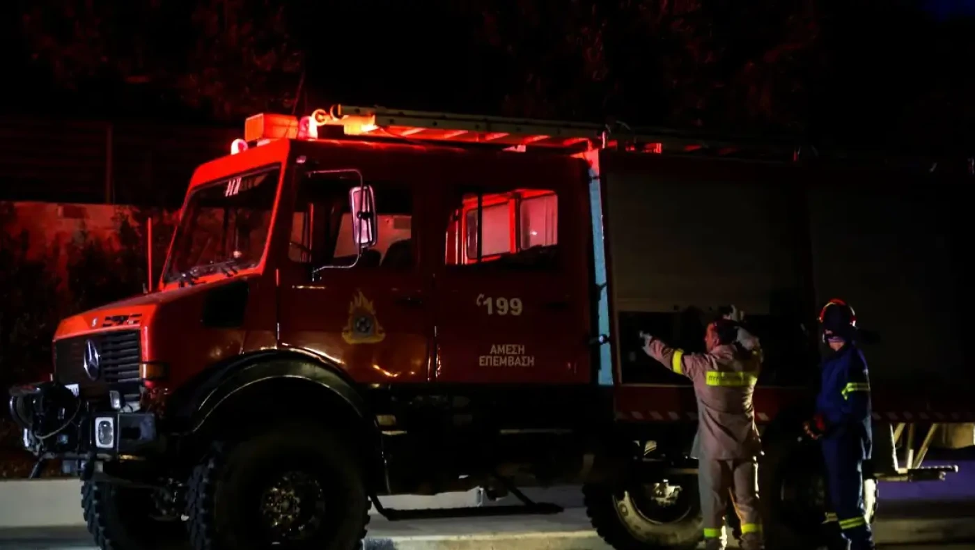 Θεσσαλονίκη: Ξέσπασε φωτιά στο στρατόπεδο Κόδρα (vid)
