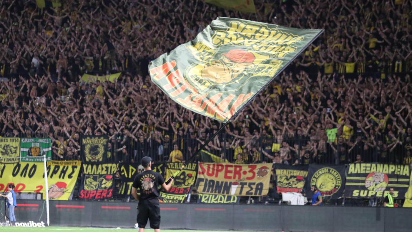 Άρης: «Για σένα ήρθα πάλι εδώ και τραγουδώ…» (vid)