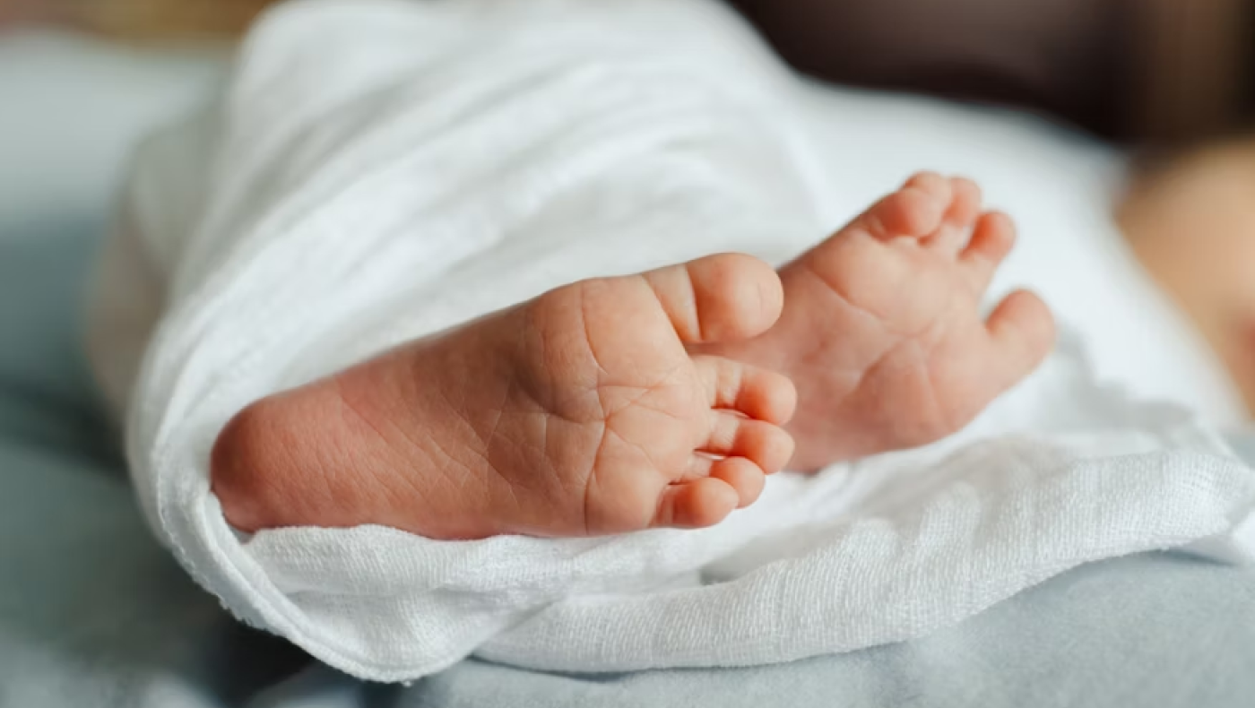 Νοσοκόμα κατηγορείται για σεξουαλικές επιθέσεις σε βρέφη και παιδική πορνογραφία