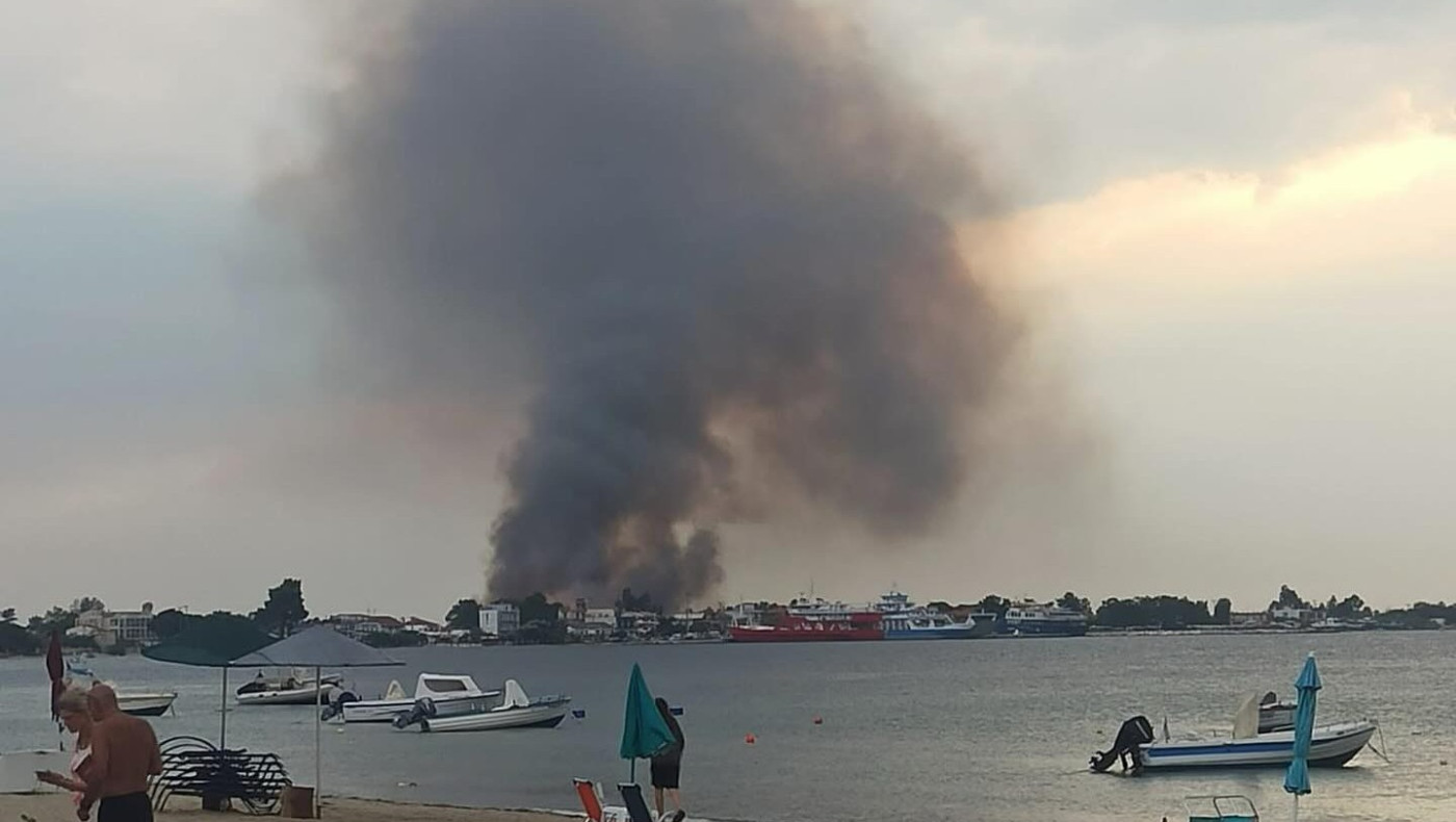 Φωτιά σε εξέλιξη στη Θάσο μετά από κεραυνούς