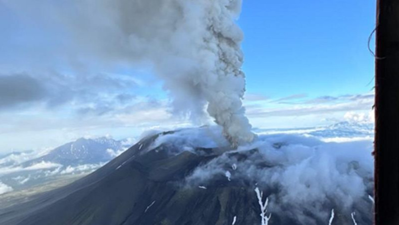 Ρωσία: Ηφαίστειο «βρυχάται» ξανά μετά από αιώνες-Εντυπωσιακές εικόνες