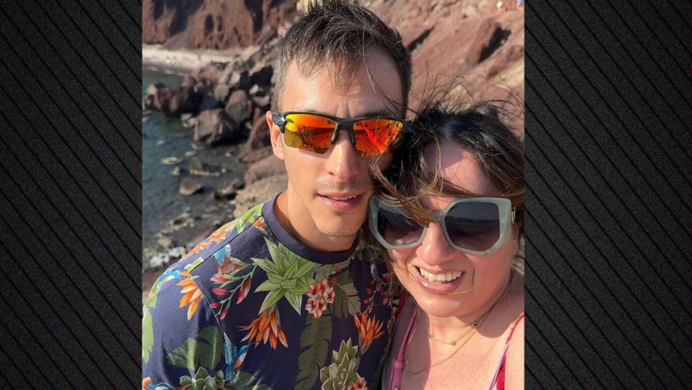 Σοφία Μουτίδου: Σπάνια φωτογραφία με τον σύντροφό της από τις διακοπές τους στη Σαντορίνη