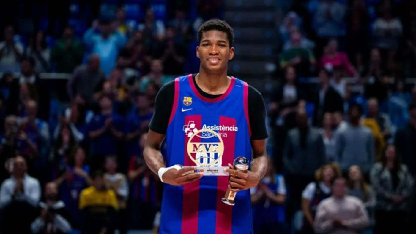 Μπαρτσελόνα: Ανέβασε στην πρώτη ομάδα το 13χρονο παιδί-θαύμα ύψους 2,10