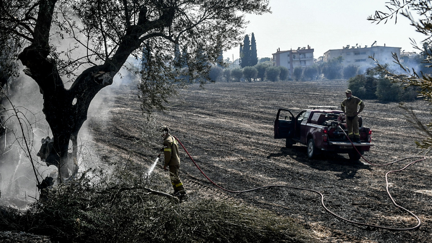 Πάτρα: Ενεργό το μέτωπο της πυρκαγιάς από Κεραίες προς Ρωμανό