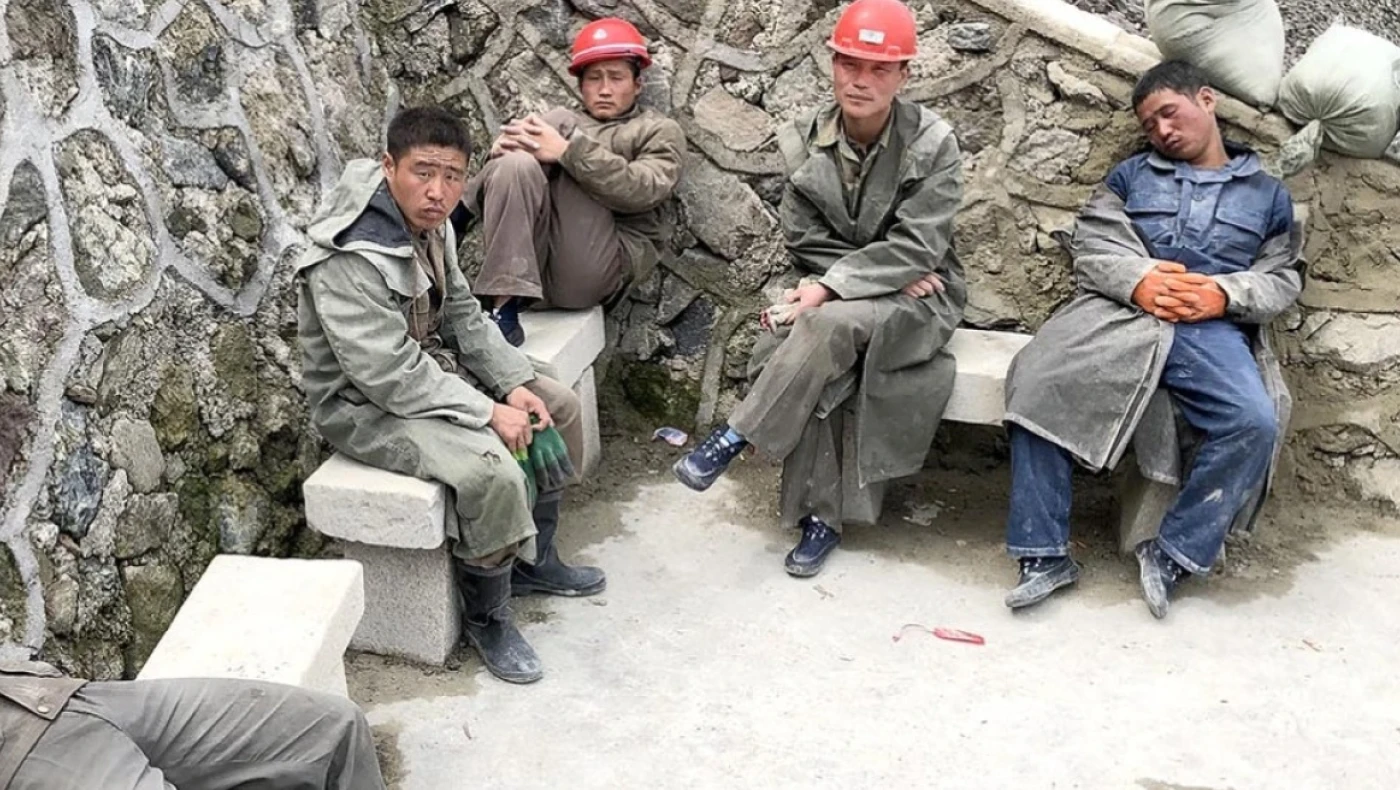 BBC: Χιλιάδες Βορειοκορεάτες δουλεύουν σαν σκλάβοι στη Ρωσία για να καλυφθεί το έλλειμμα εργατικού δυναμικού