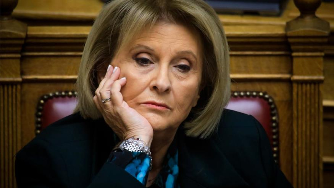 Εποχικοί πυροσβέστες κατά Βούλτεψη: «Να κάτσει στο κλιματιστικό της και να πιει τον καφέ της»