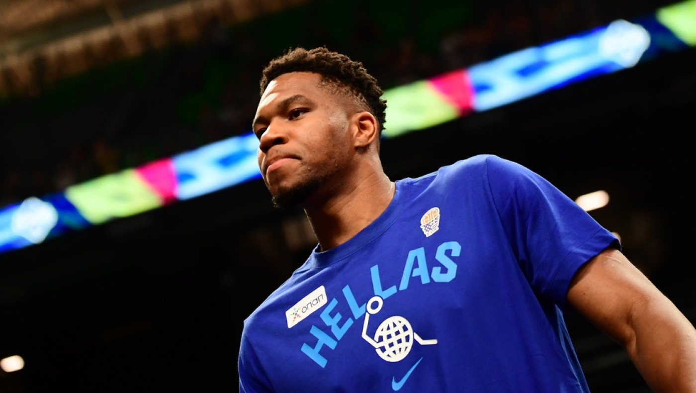 Ο Γιάννης Αντετοκούνμπο έχει «σωσία» και ζει στο Παγκράτι (vid)