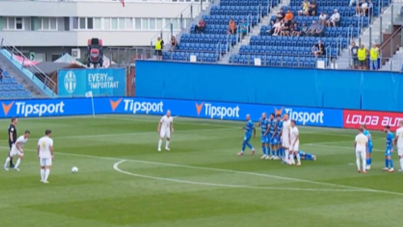 Ο Νταρίντα σκόραρε με φάουλ στην Τσεχία