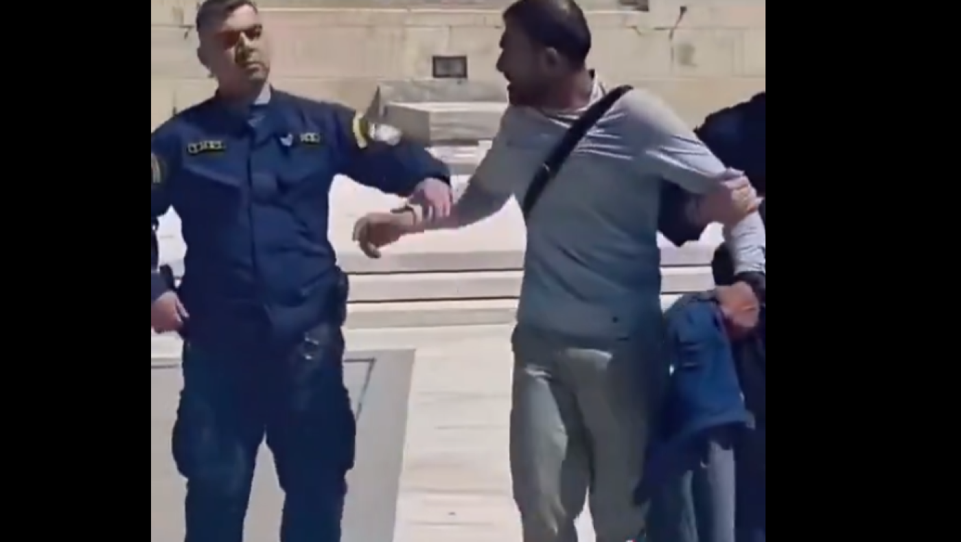 Λαθρομετανάστης ο άνδρας που επιτέθηκε σε Εύζωνες