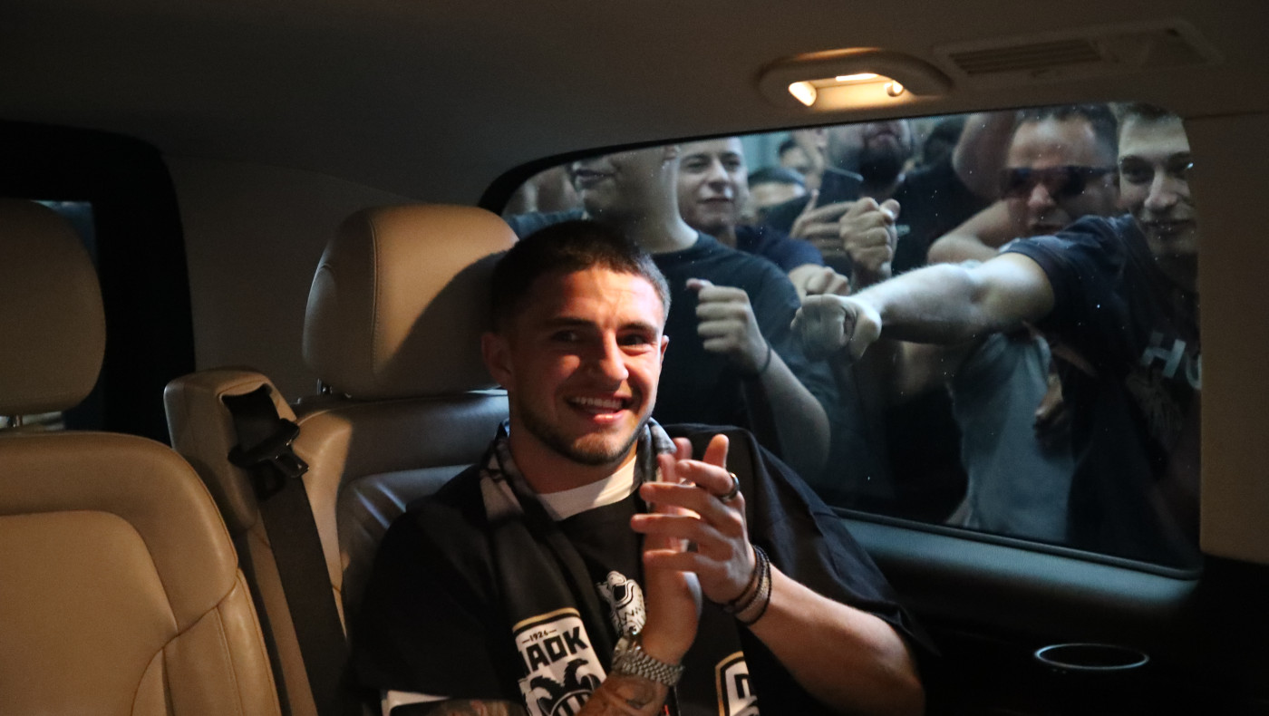 Χαμός με Ζαφείρη στο «Μακεδονία»: Το photostory της αποθεωτικής υποδοχής