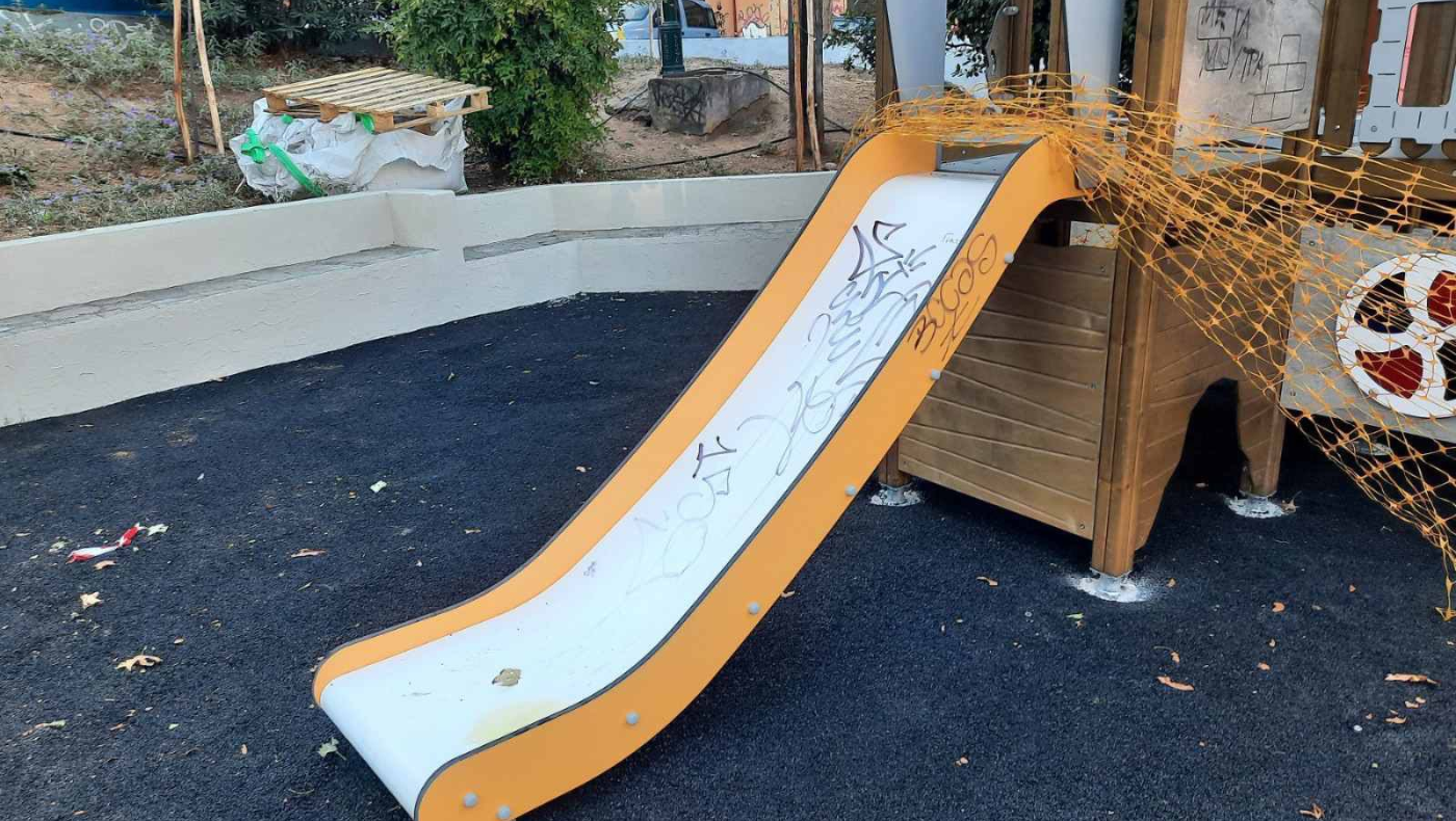 Θεσσαλονίκη: Κατέστρεψαν την υπό κατασκευή παιδική χαρά της πλατείας Καλλιθέας