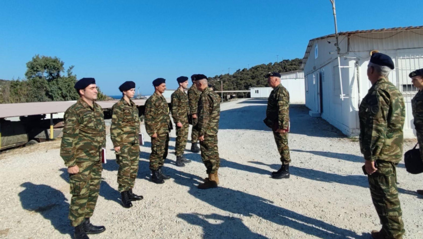 Στρατιωτική θητεία: Λιγότερες αναβολές, αυστηρότερες απαλλαγές και άνοιγμα στη στράτευση γυναικών