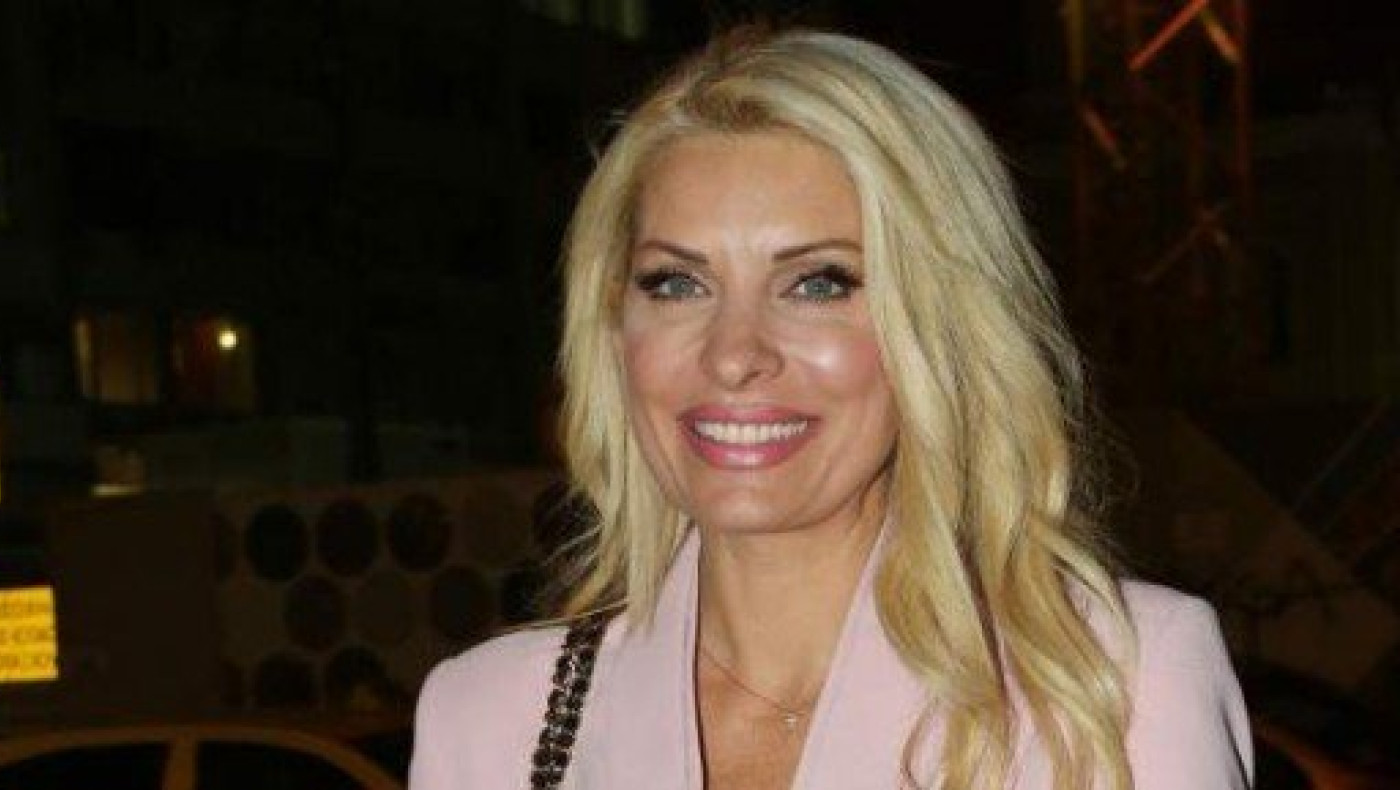 Το είδαμε κι αυτό: H Ελένη Μενεγάκη με τα πόδια... ψηλά! (ΒΙΝΤΕΟ)