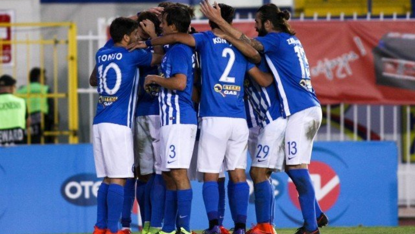 Δεν τον πιάνει κανείς                με τον Κορακάκη