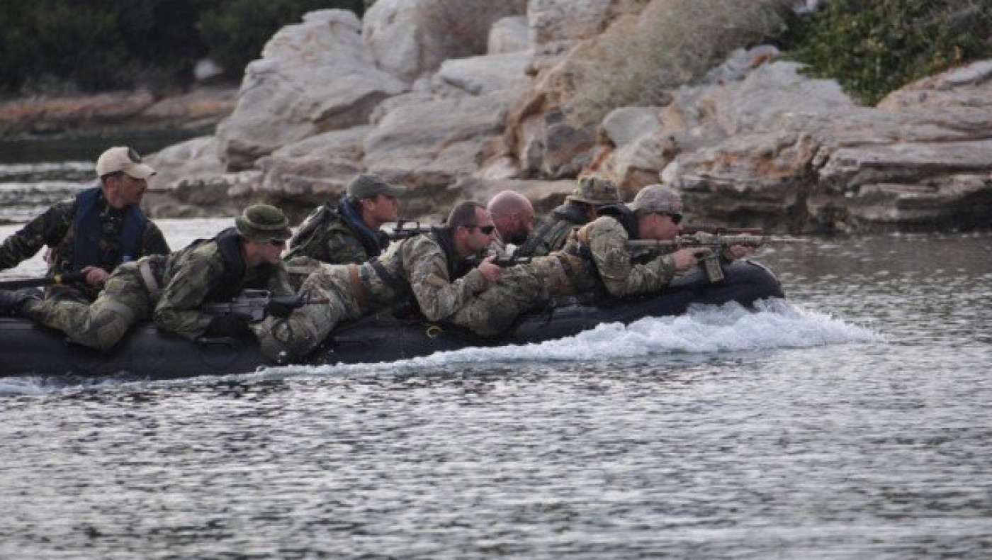 Εικόνες που κόβουν την ανάσα: Άσκηση Ελλήνων & Τσέχων βατραχανθρώπων