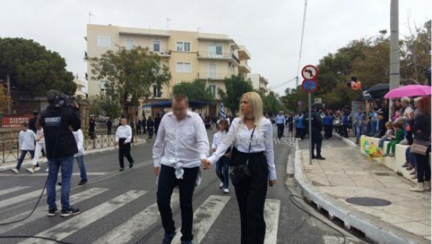 Η εντυπωσιακή συνοδός της παρέλασης που έκλεψε τα βλέμματα (ΦΩΤΟ)