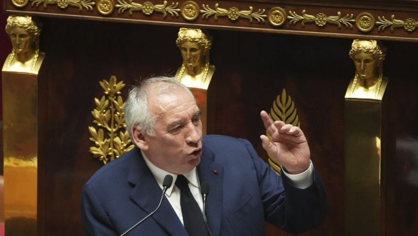 Έπεσε άλλη μια γαλλική κυβέρνηση: Τι θα γίνει με τον Μακρόν