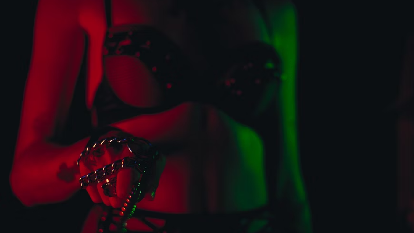 Πρώην οδηγός λεωφορείου ο εγκέφαλος των «Porta potty parties»!