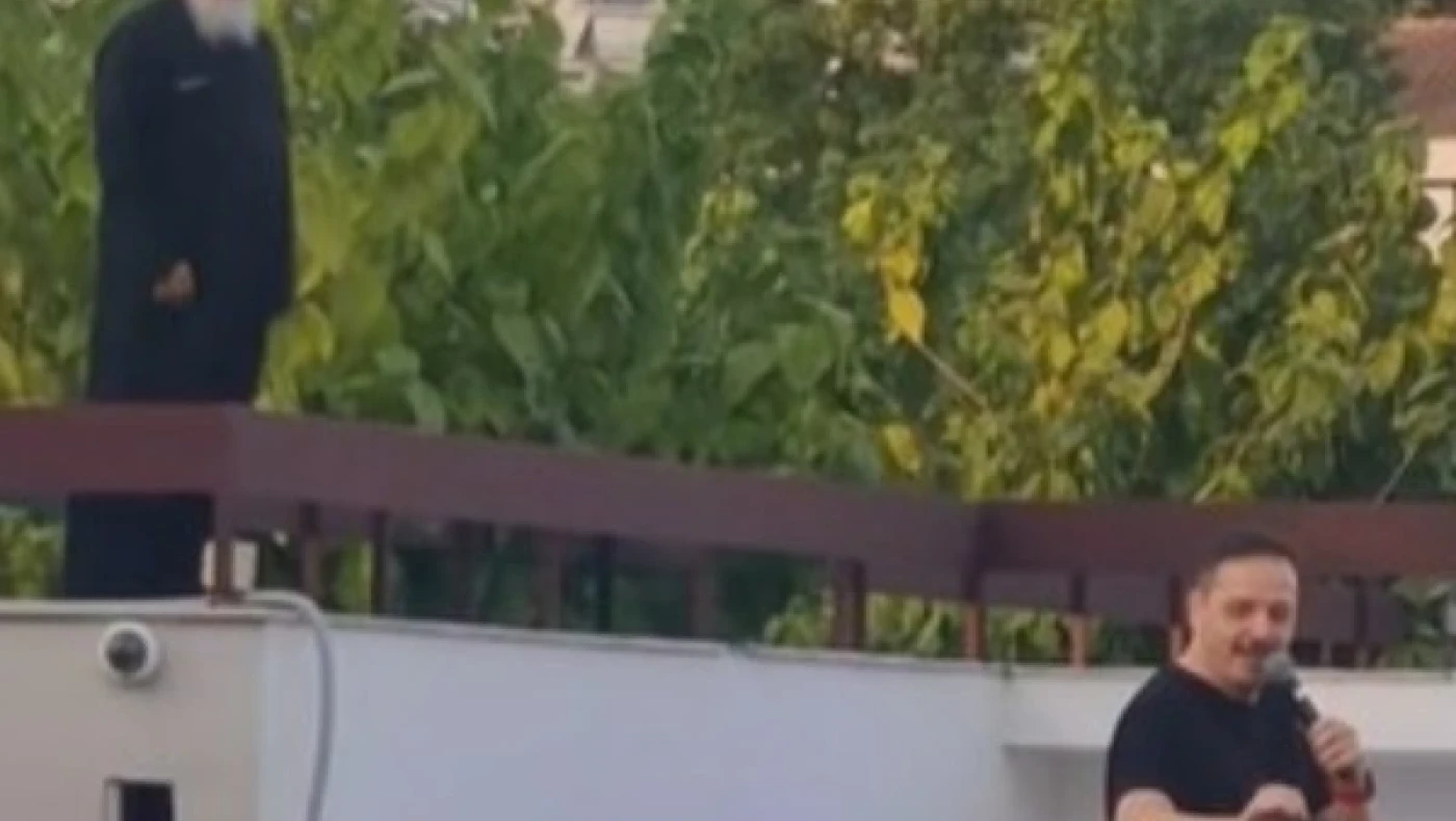 Αλέξανδρος Τσουβέλας: Ιερείς κάνουν μήνυση στον γνωστό κωμικό-Δείτε γιατί