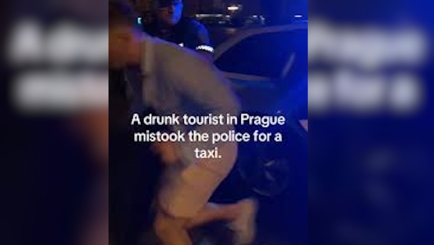 Τουρίστας πέρασε για ταξί...περιπολικό: Τον αποβίβασαν σηκωτό