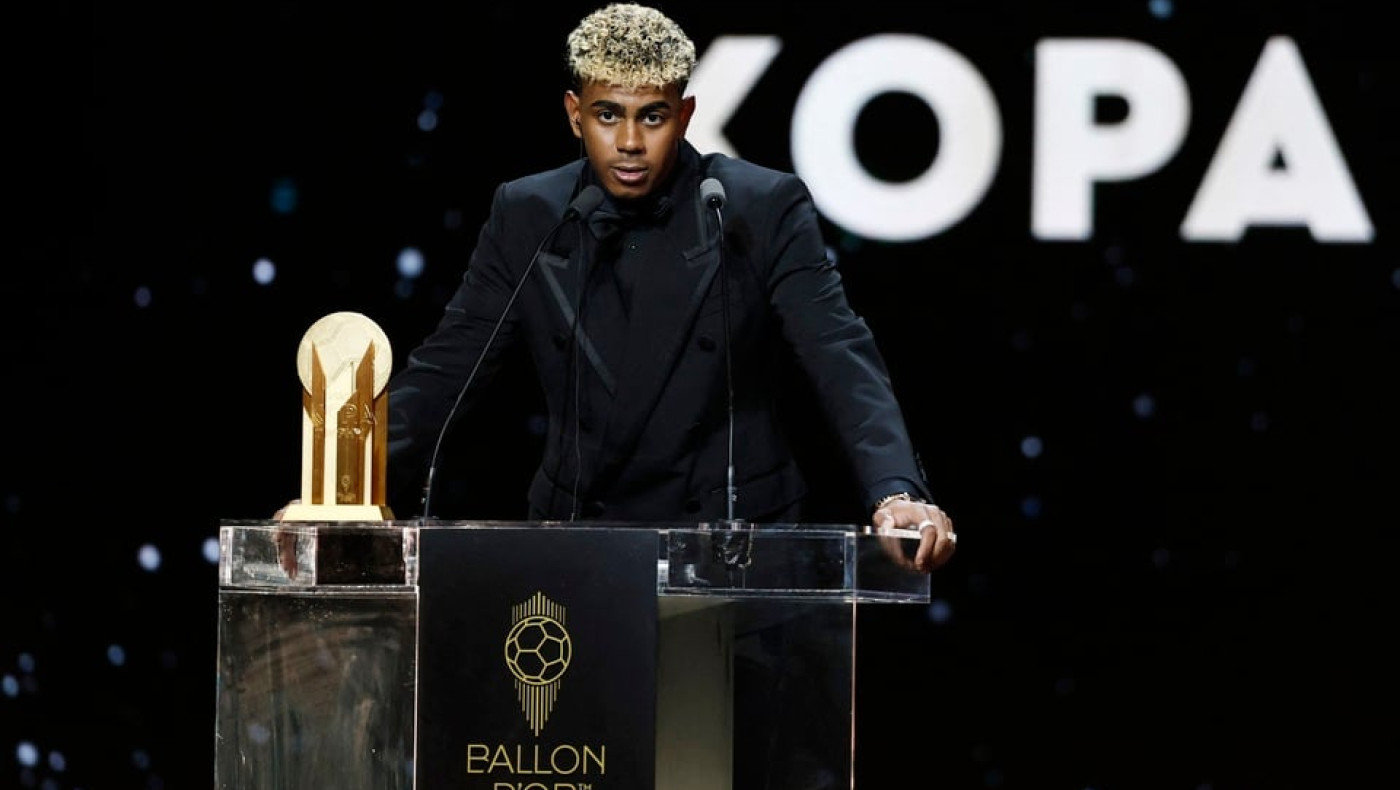 «Χρυσή Μπάλα»: Δυσαρέσκεια στην οικογένεια Γιαμάλ-«Κάτι περίεργο συνέβη» (vid)