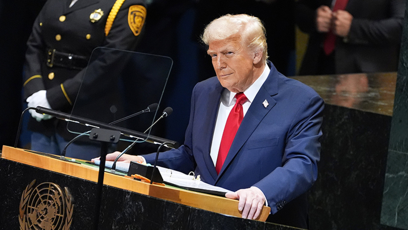 Τραμπ κατά Ομπάμα για τους εξωγήινους: «Έδωσε απόρρητες πληροφορίες»