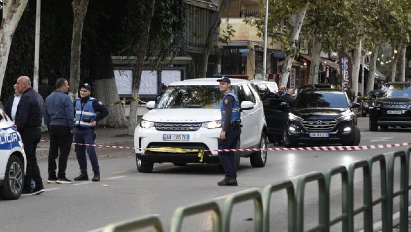 Σοκ στην Αλβανία: Δολοφονία δικαστή μέσα σε δικαστική αίθουσα στα Τίρανα!