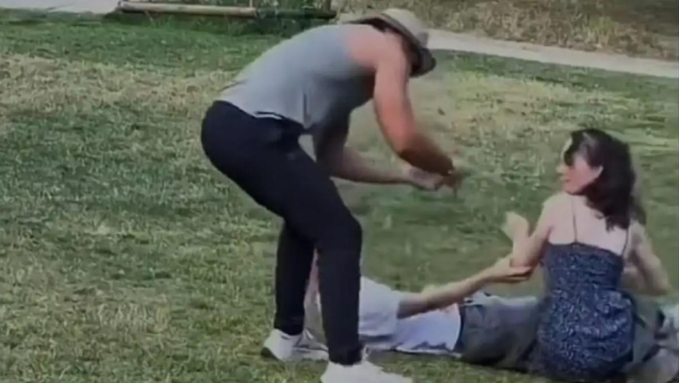 Χειροπέδες σε διάσημο influencer: Η κακόγουστη φάρσα που τον οδήγησε στη φυλακή!