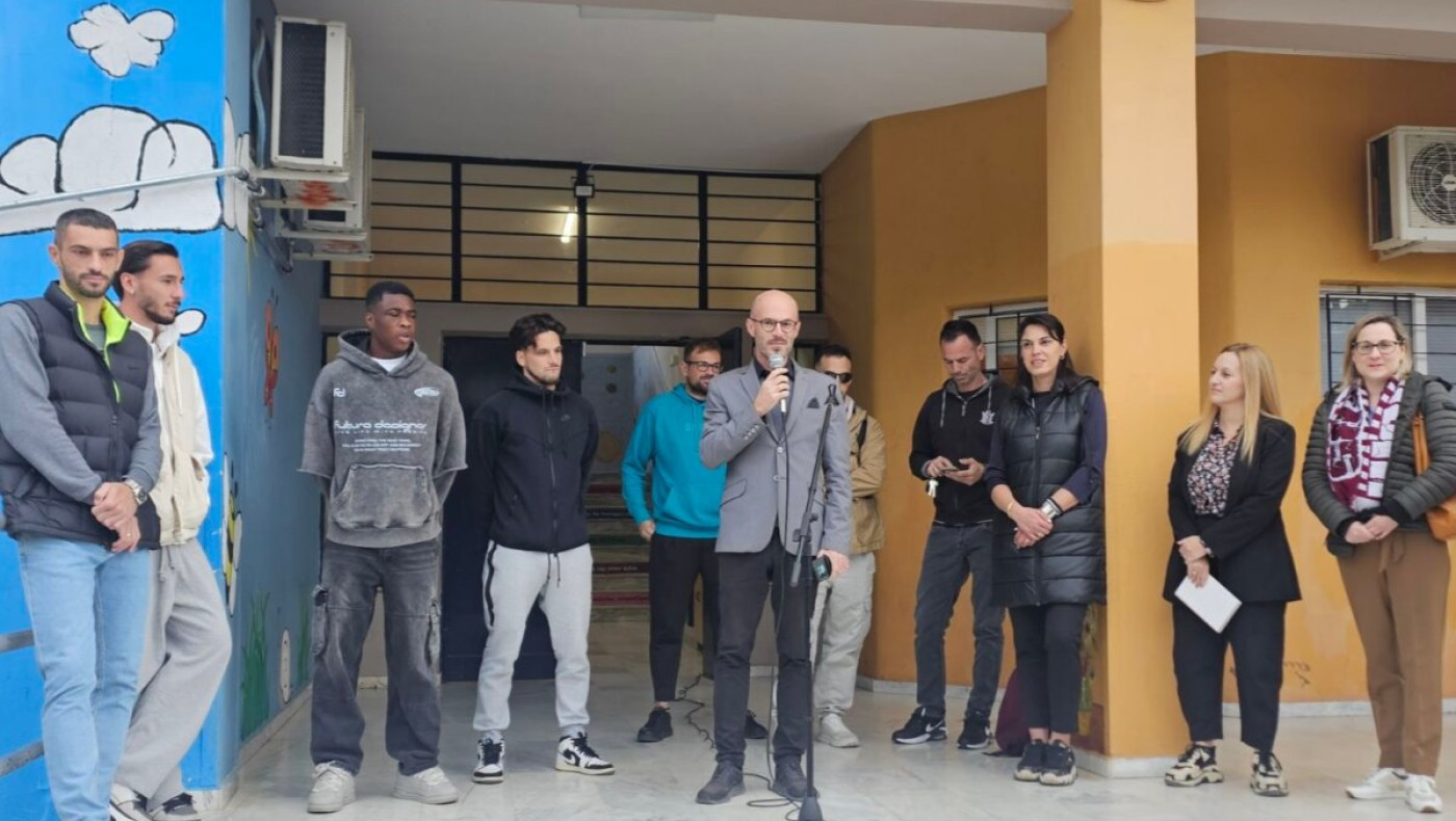 Επίσκεψη αντιπροσωπείας της ΑΕΛ σε δημοτικό σχολείο