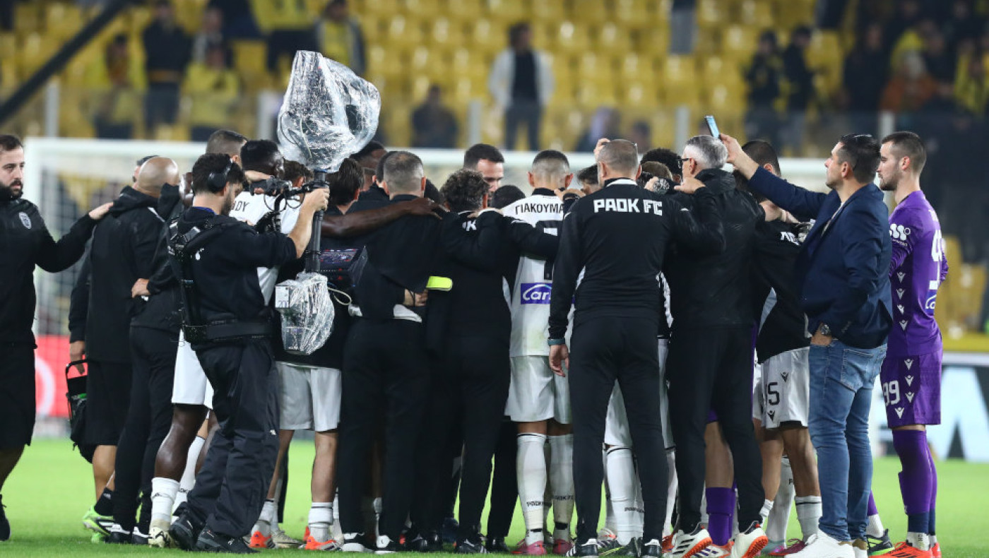 Μία «γροθιά» οι παίκτες του ΠΑΟΚ μετά το διπλό στην OPAP Arena