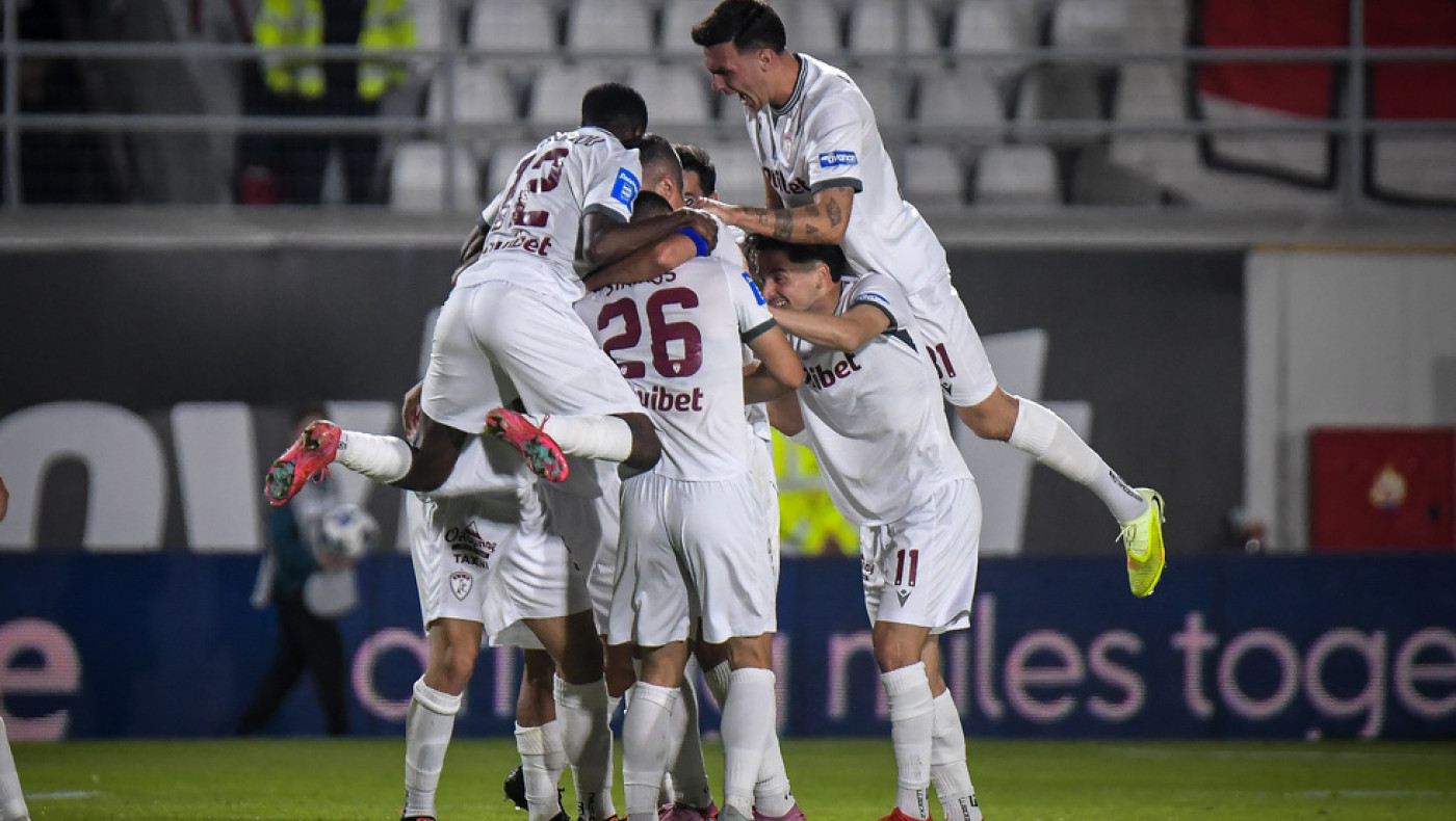 ΑΕΛ: Χαμόγελα, αισιοδοξία και πίστη για τη συνέχεια μετά την πρώτη νίκη