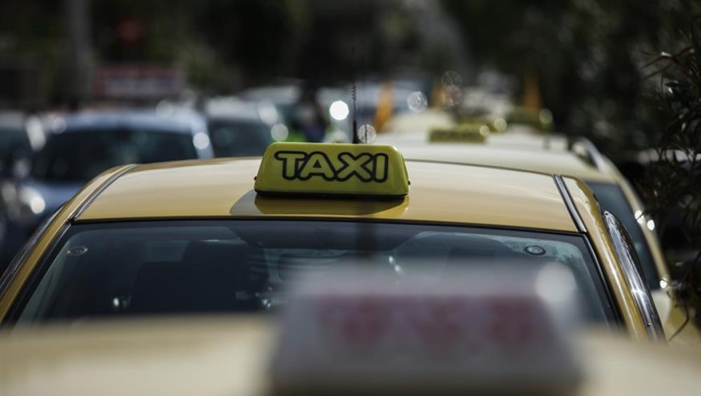 Τραμπούκικες τακτικές οδηγού ταξί: «Βγάλε μετρητά...»