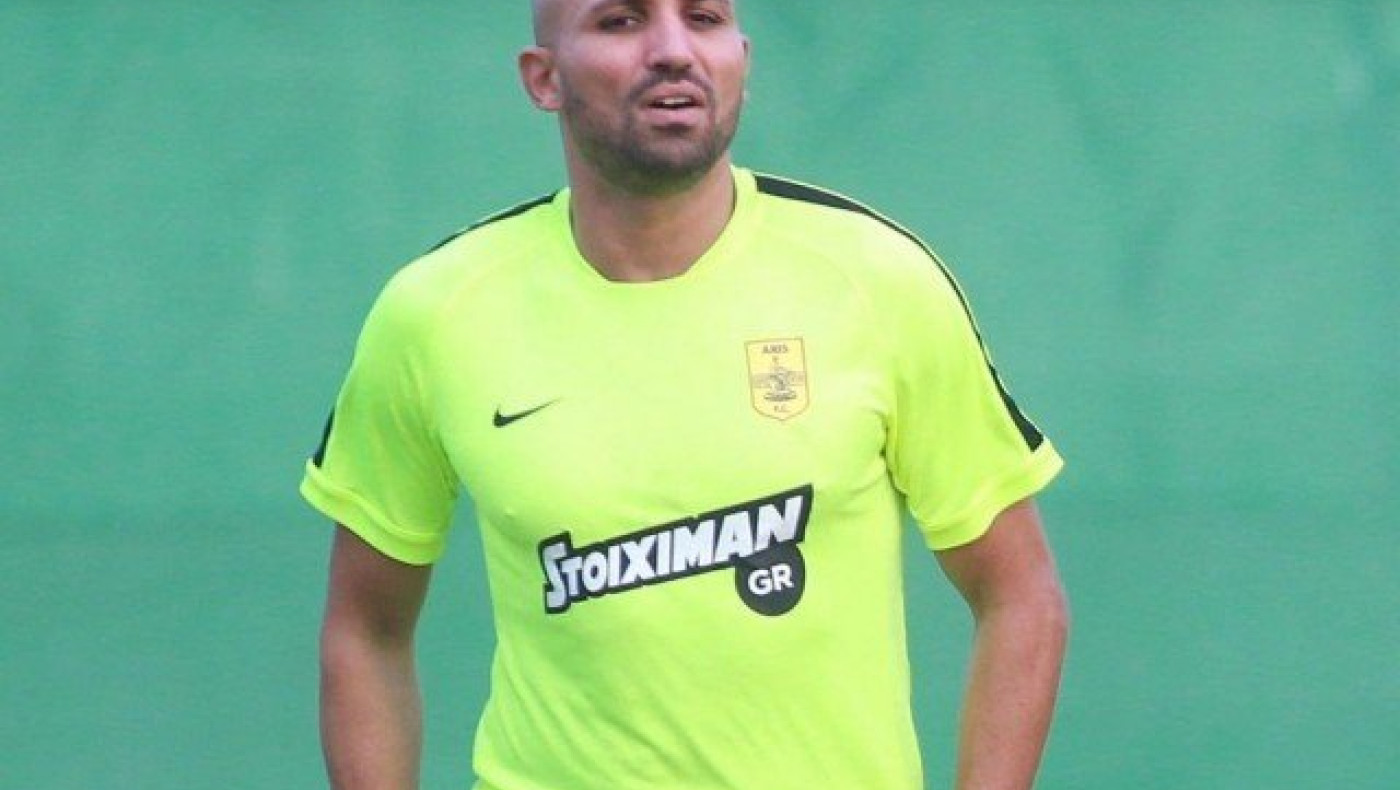 Ο Τζεμπούρ δωρίζει                          παπούτσια