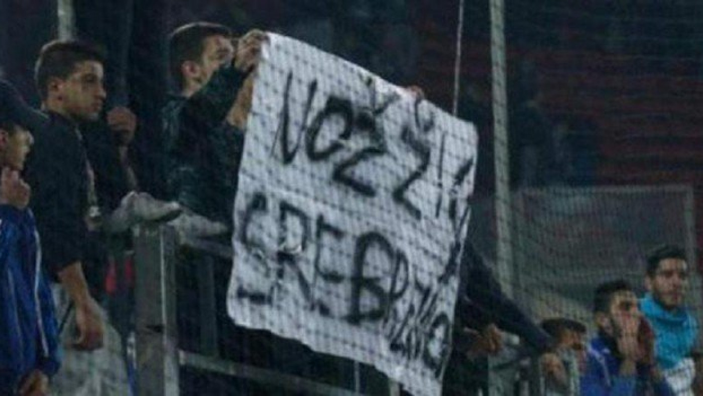 Βρέθηκε ο κάτοχος του φασιστικού πανό στο Ελλάδα-Βοσνία