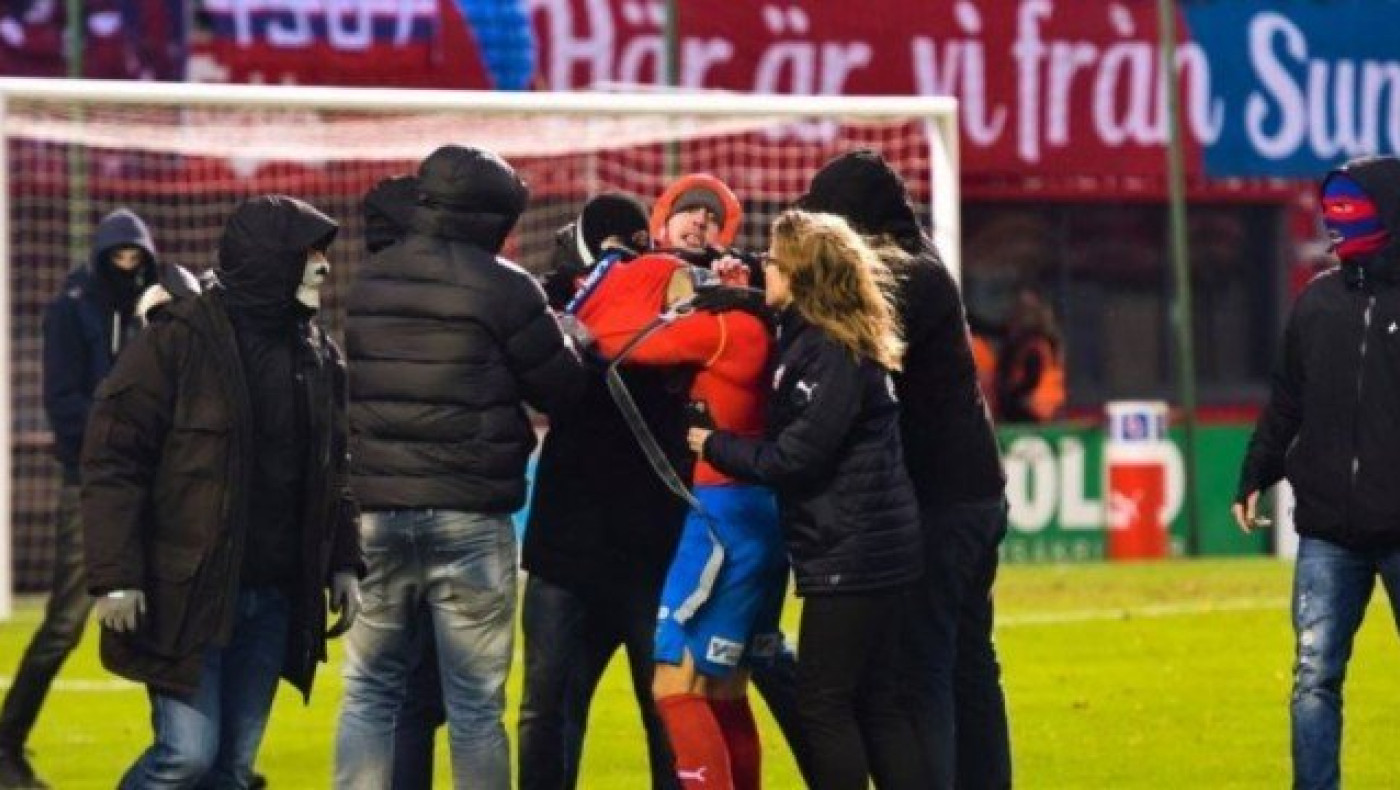 Οπαδοί την «έπεσαν» στον γιο του Χένρικ Λάρσον (pics,vid)