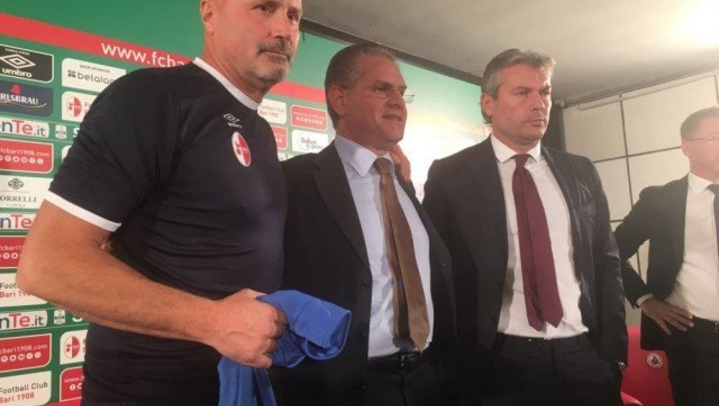 Ο Κολαντουόνο αλλάζει την                    Μπάρι