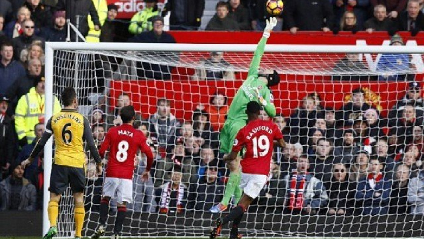 Από το πουθενά -Χ-αμογέλασε ο                 Βενγκέρ