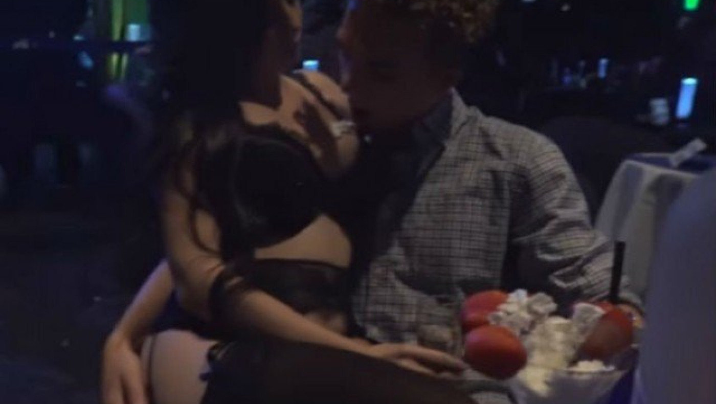 To πιο σέξι Mannequin Challenge έγινε σε Strip Club! (vid)