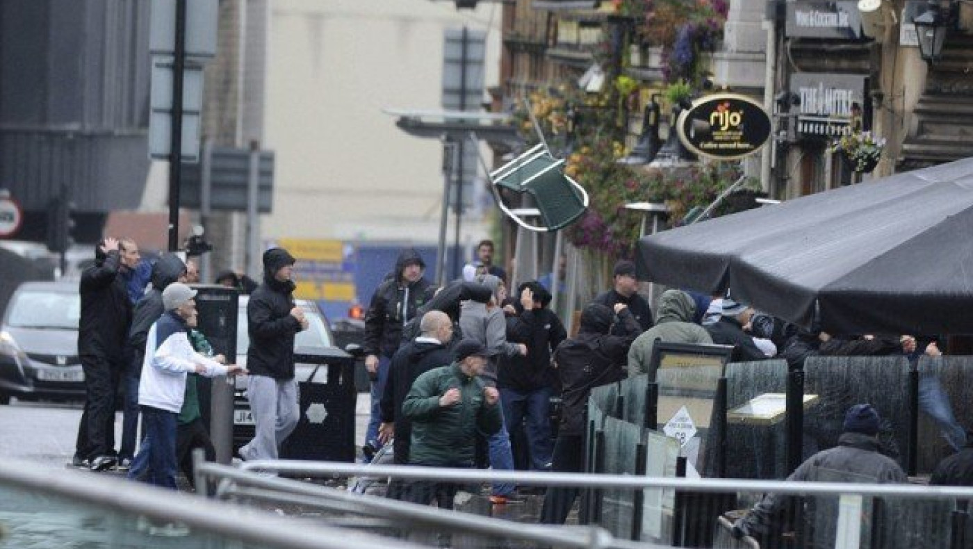 Ένας μαχαιρωμένος οπαδός και δύο τραυματίες στη Σεβίλλη