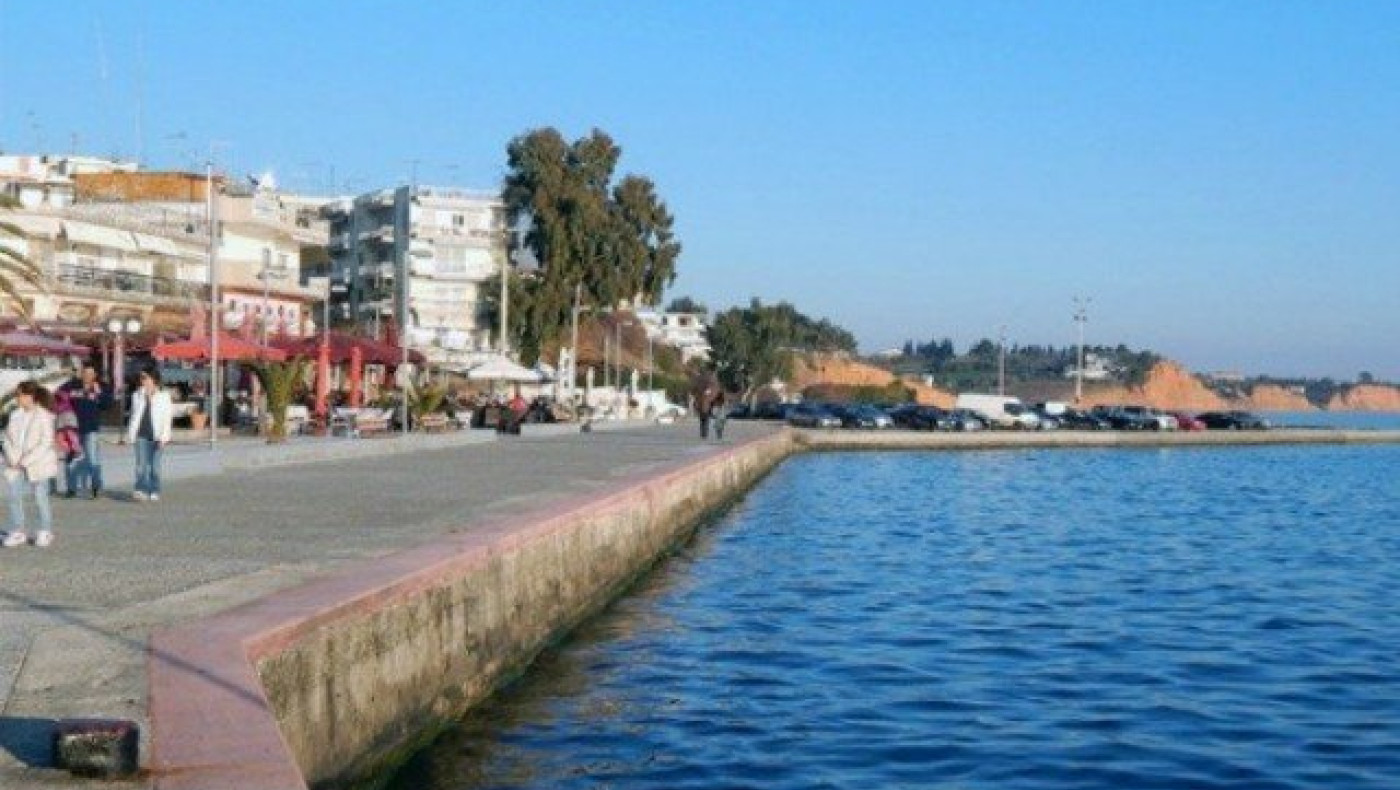 Βγήκε γυμνός στην Χαλκίδα να κάνει γιόγκα και τον συνέλαβαν (pic)