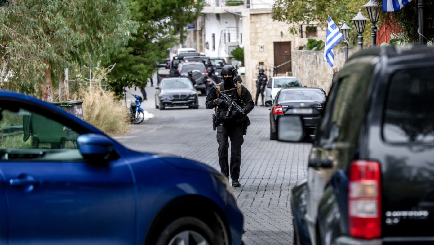 Κρήτη: Κατεβάζουν με τα αγροτικά τους νεκρούς, δεν μπορούν να πλησιάσουν τα ΕΚΑΜ